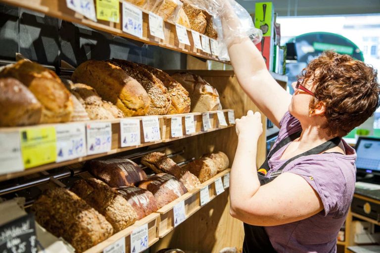 brot mitarbeiterin 1 768x512